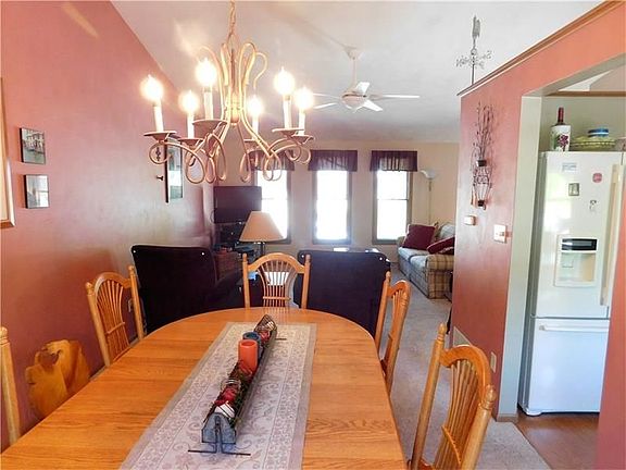 3rd image of 470 Rosanne Dr