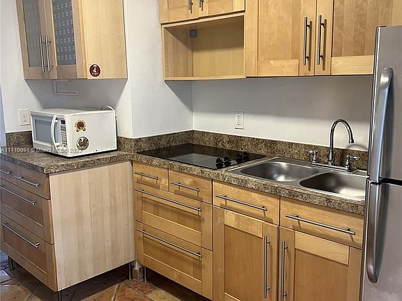 5th image of 645 NE 77th St APT 8
