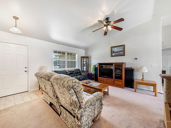 4th image of 519 Meadowbrook Dr