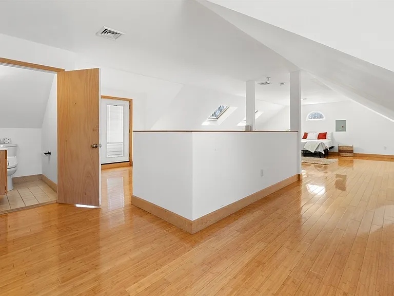25 Pleasant St — Photo 35