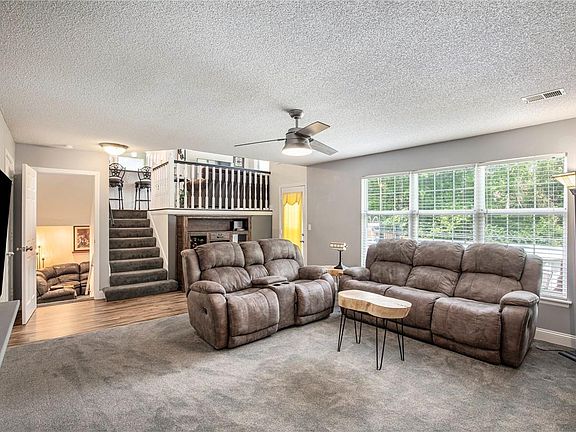 3rd image of 540 SE Ashton Dr