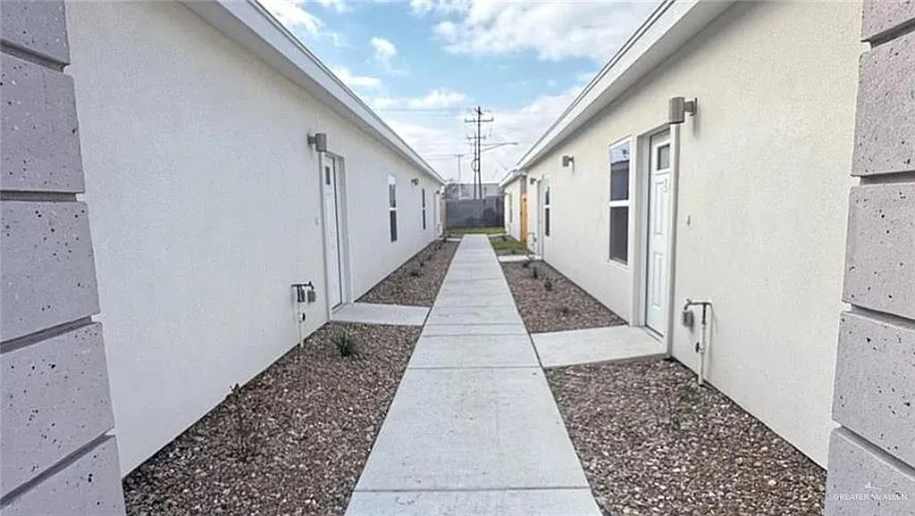 1 bed, 1.0 bath, 1148 sqft, $950 — Photo 2