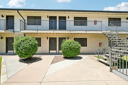 Deer Valley Village Apartments Photo 1