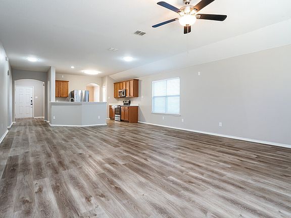 5th image of 3737 Sapphire St