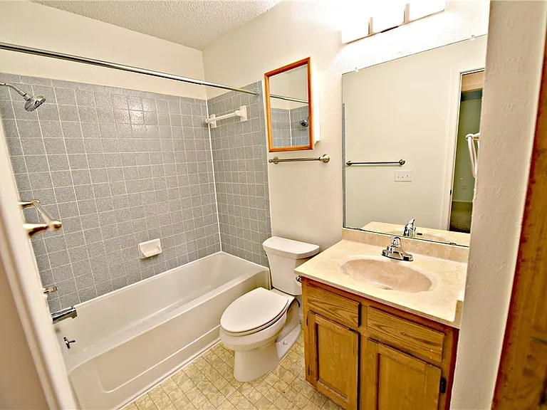 805 Lone Tree Ct — Photo 14