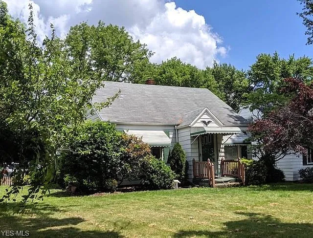 225 Iroquois St photo 1