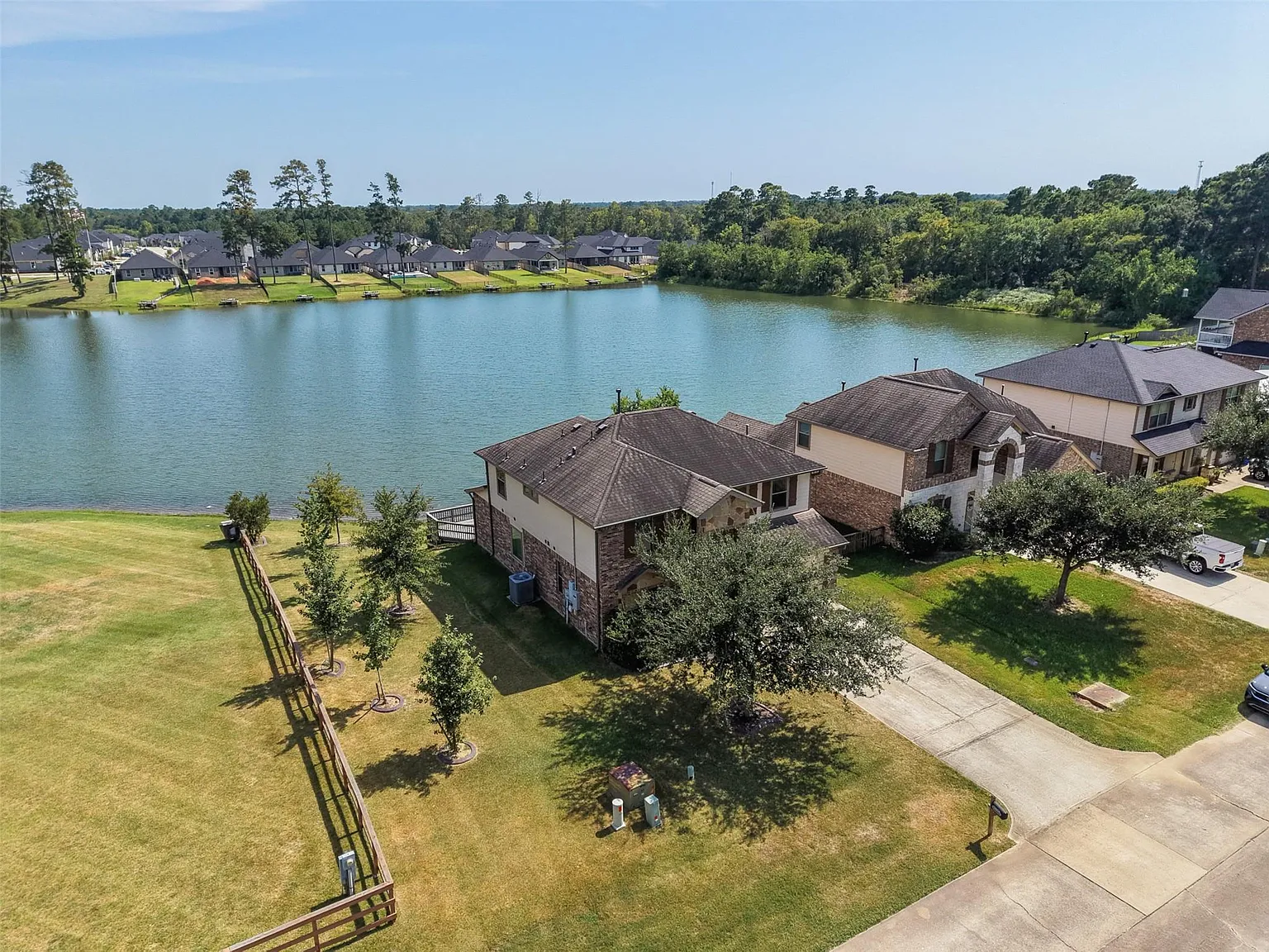 4 bed, 2.5 bath, 2341 sqft, $3,000 — Photo 4