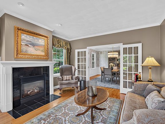5th image of 21 Somerset Dr