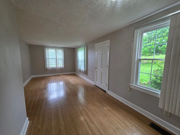 1518 Marwood Ln — Photo 7