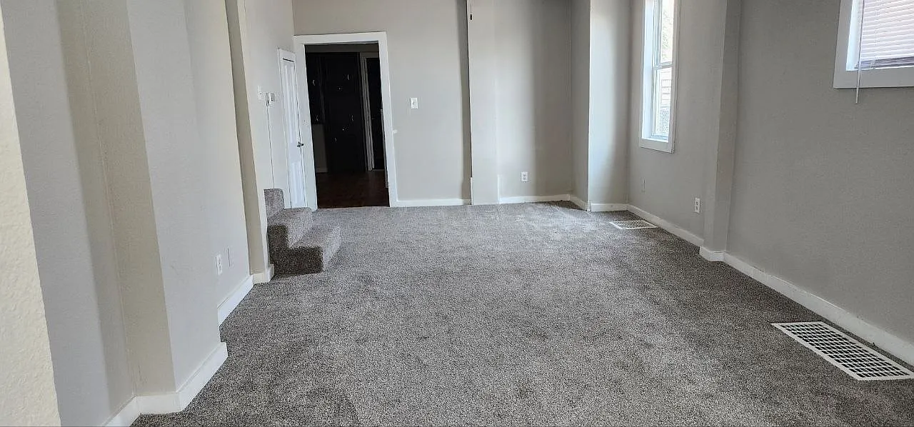 3 bed, 1300 sqft, $1,695 — Photo 2