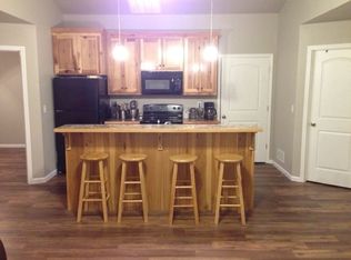 730 N 6th St #B, Manhattan, KS 66502