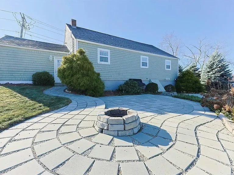 44 S Bedford St — Photo 2