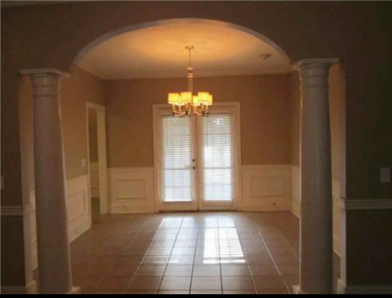 303 Arlington Cir — Photo 3