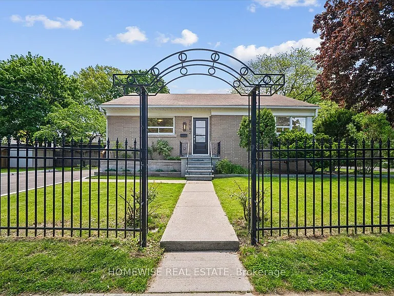 2182 Courtland Dr — Photo 3