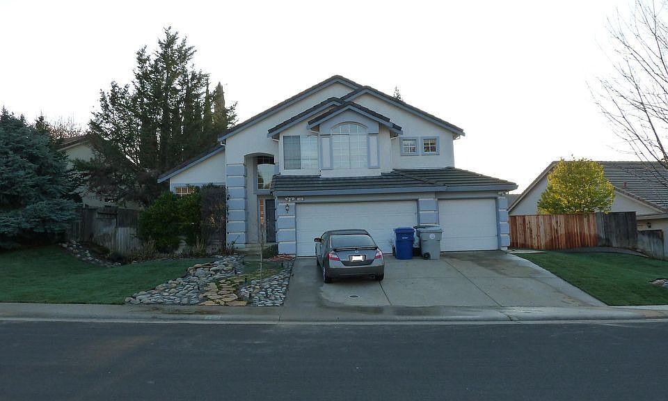 Front of house (Landscaped)