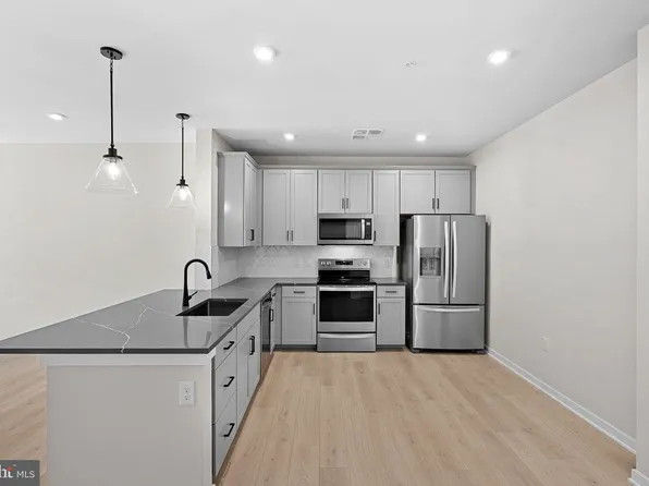 750 Mount Airy Ter NE #304, Leesburg, VA 20176