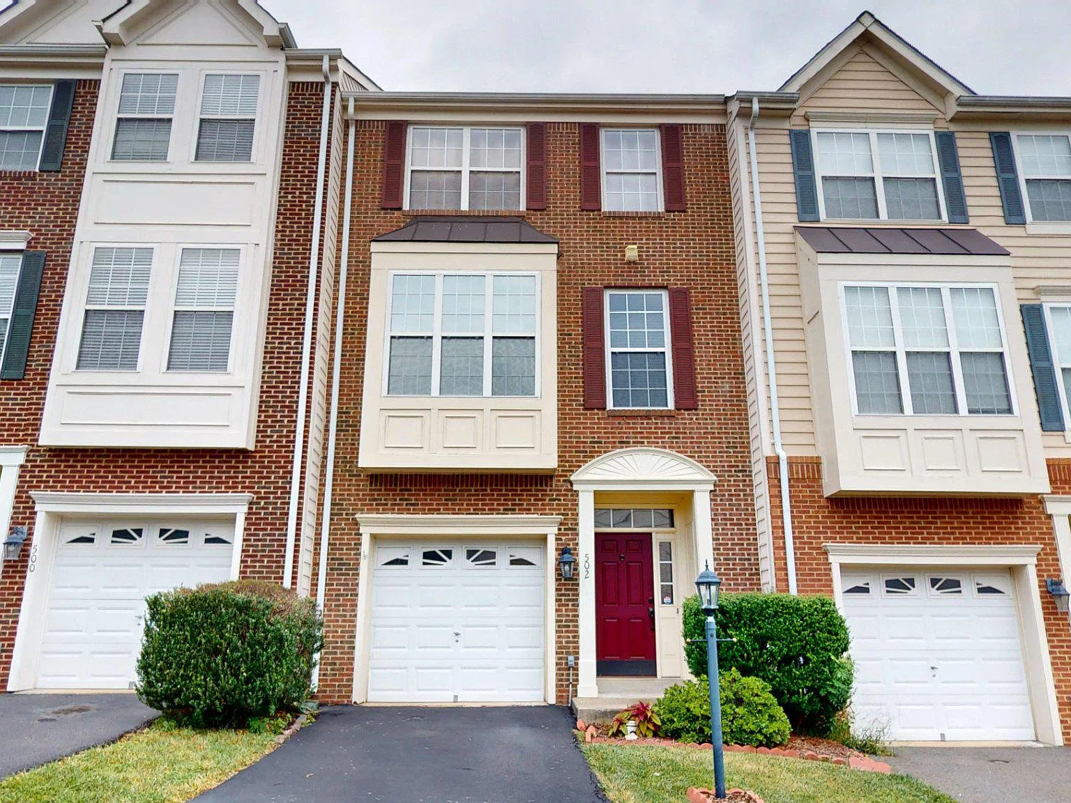 4 bed, 4.0 bath, 2035 sqft, $3,200 — Photo 1