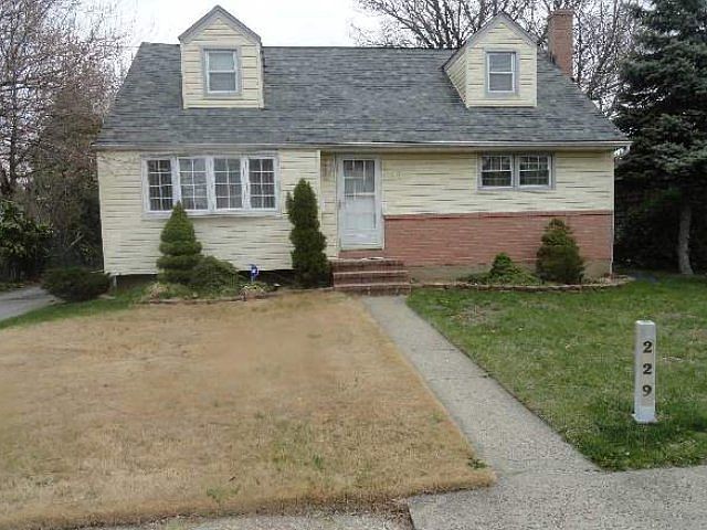 2nd image of 229 Laclede Ave