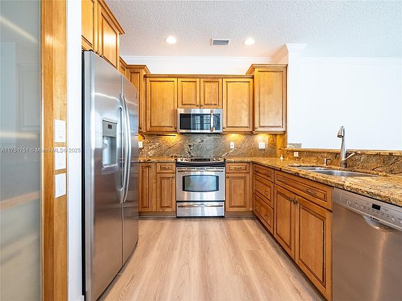 5th image of 187 E Bayridge Dr