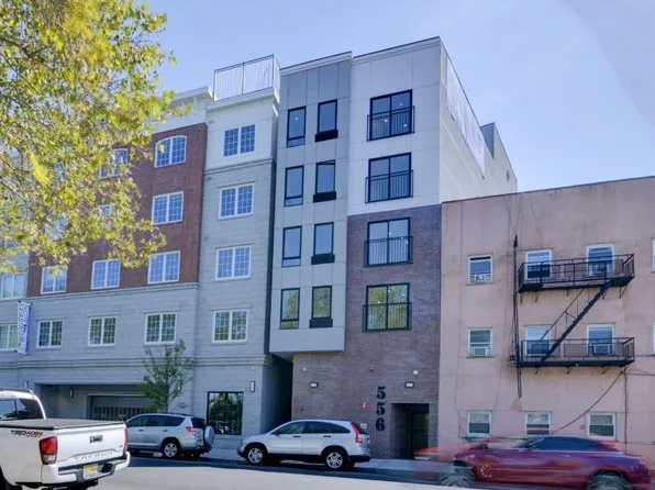556A Market St, Newark, NJ