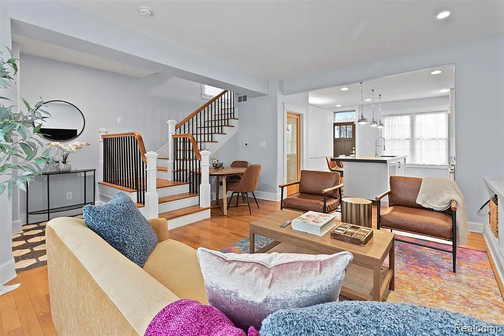 3 bed, 2.5 bath, 1673 sqft, $2,950 — Photo 4