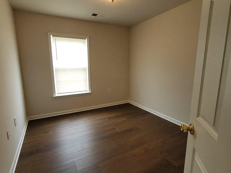 29 Litchfield Ln E — Photo 14