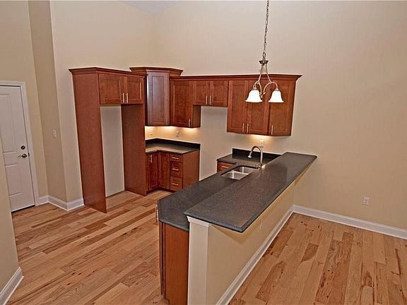 2nd image of 904 Copper Creek Trl