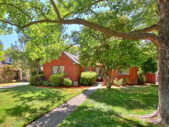 2768 Land Park Dr, Sacramento, CA 95818