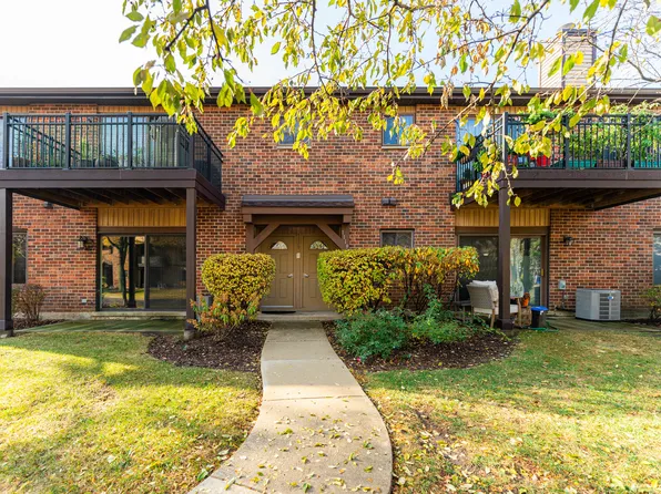 1119 Prescott Dr APT 1B, Roselle, IL 60172