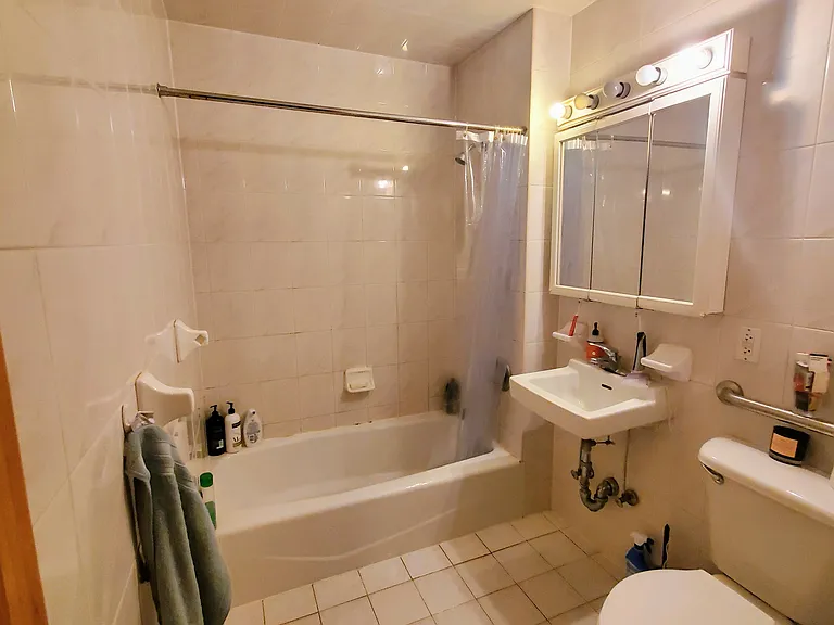 258 S 1st St #1 — Photo 3