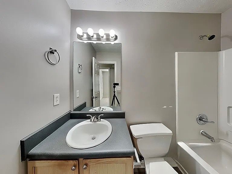 1st image of 1327 Stoneleigh Way