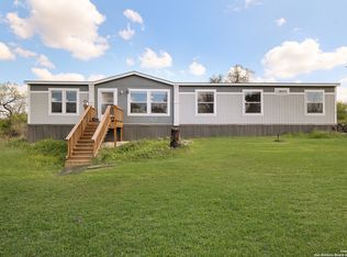 171 Country View Ln, Floresville, TX 78114