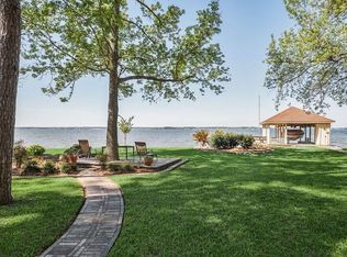 9575 Rancho Dr, Willis, TX 77318