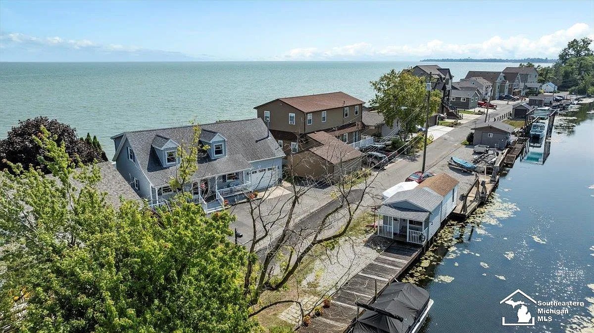 7146 Lakeshore Dr photo 1