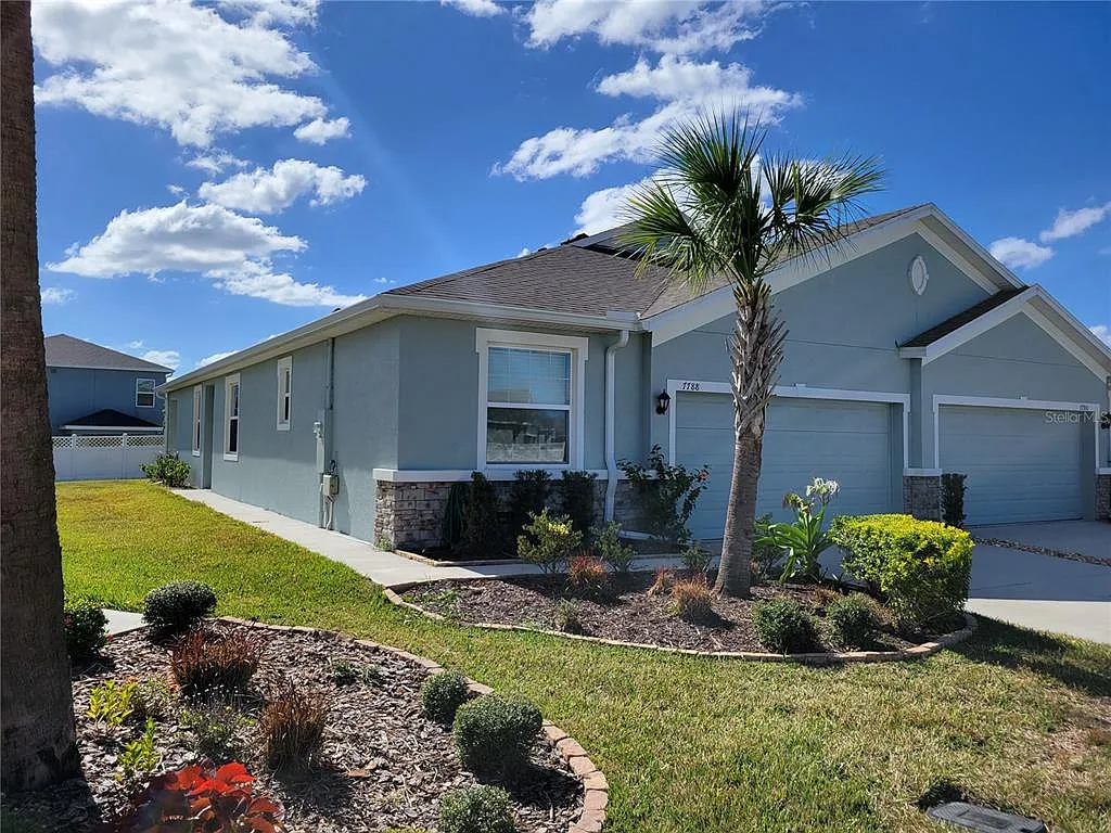 3 bed, 2.0 bath, 1587 sqft, $2,200 — Photo 2