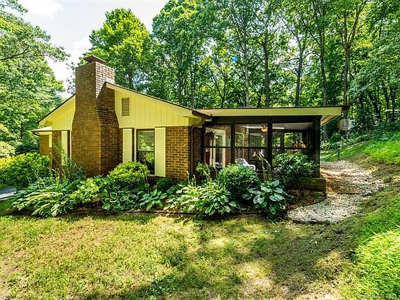 3rd image of 418 Deerhaven Ln