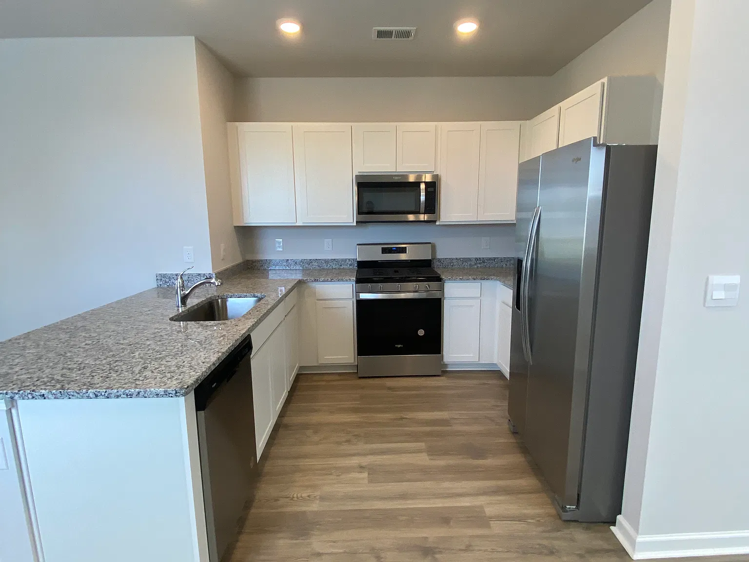 3 bed, 1459 sqft, $2,080 — Photo 4