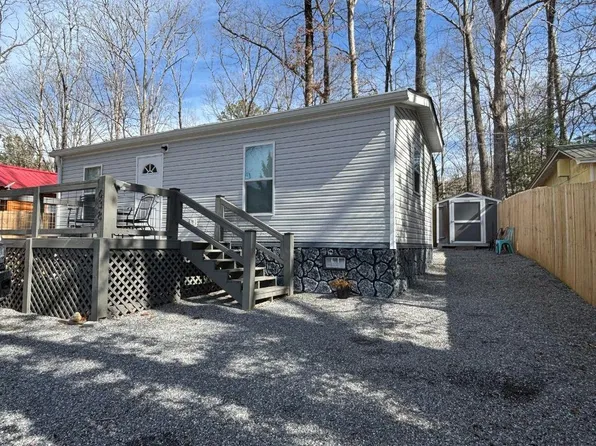 638 Ruby Lake Dr, Hiawassee, GA 30546