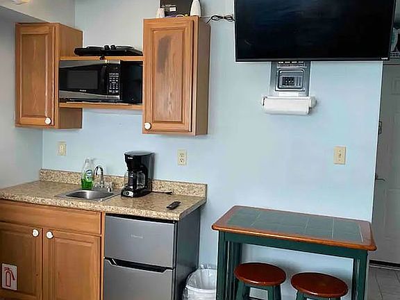 4th image of 3110 Atlantic Ave #106