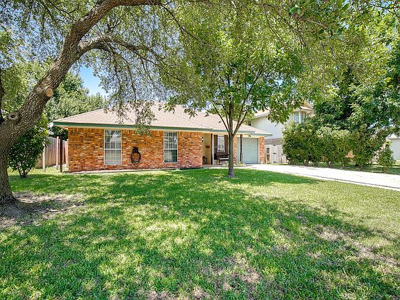 5th image of 704 Loganwood Dr.