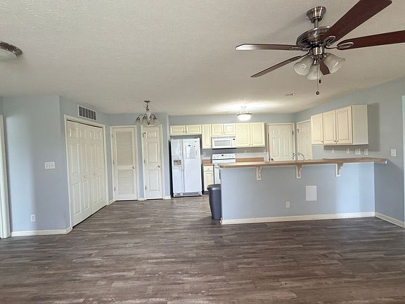3rd image of 3221 Kildaire Dr #2B