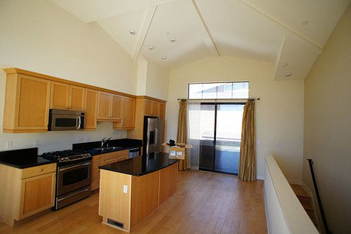 2nd image of 795 E Santa Clara St #9