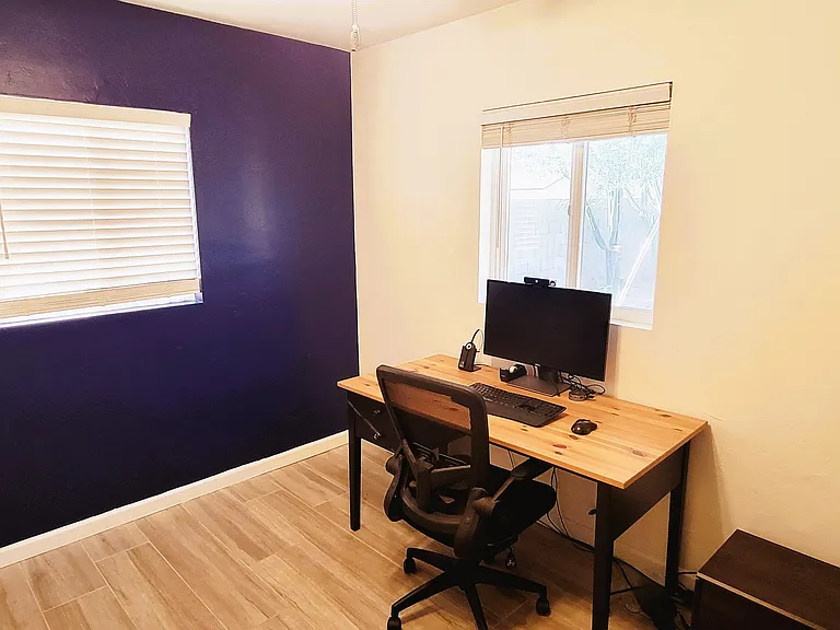 2446 E Minnezona Ave — Photo 17