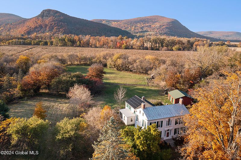 2nd image of 1361 Clauverwie Road