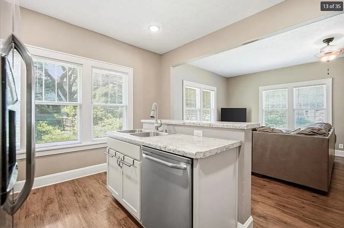 4 bed, 1061 sqft, $2,250 — Photo 4