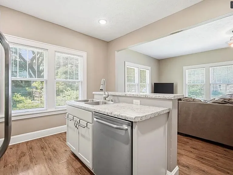 803 Osage St — Photo 4