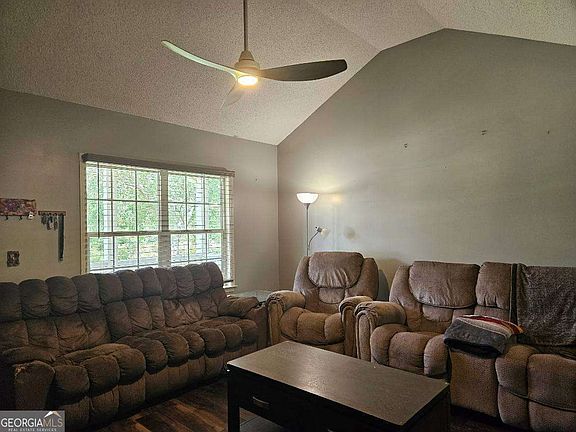 3rd image of 805 Gose Rd