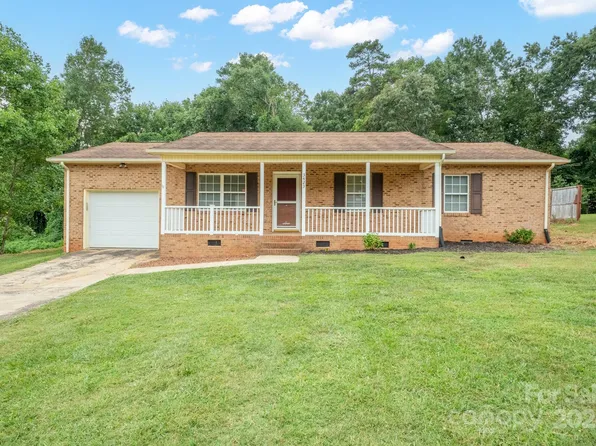3423 N Oxford St, Claremont, NC 28610