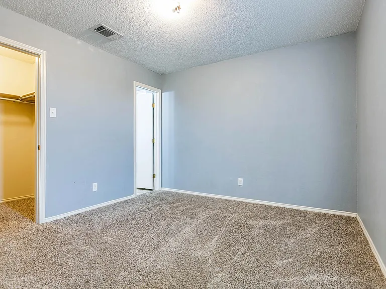 1221 Elmo Ln — Photo 22