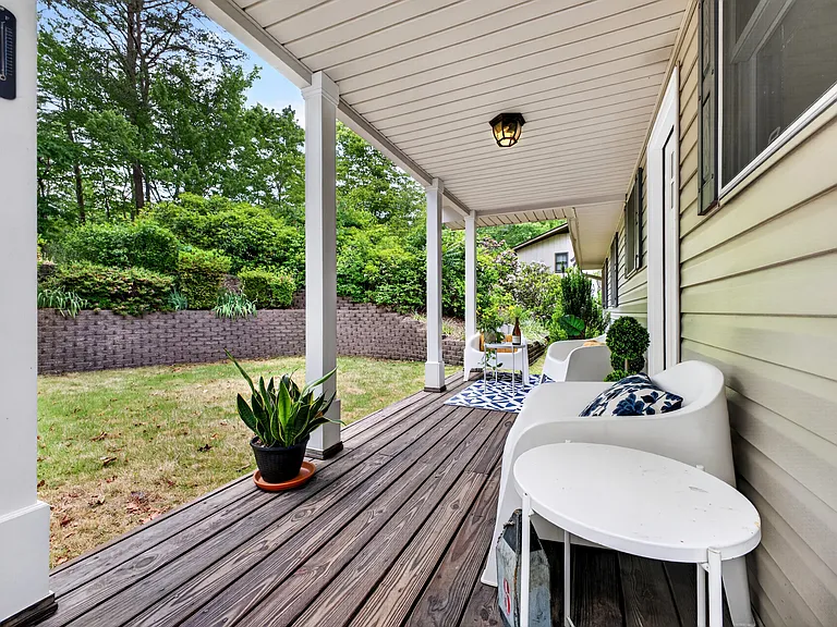 162 Hilltop Ct — Photo 15